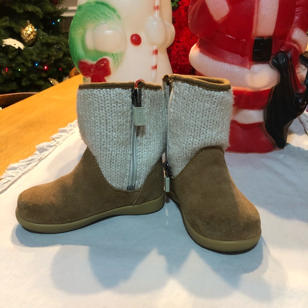 Ugg zip boot size 6